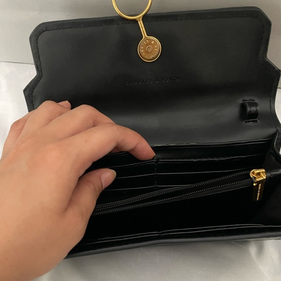 Charles&Keith Wallet bag - Picture 4 of 4
